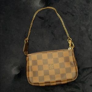Small Louis Vuitton pouchette